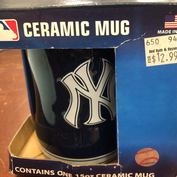 Yankee fans : (NY Yankee Sip & Read)
Yogi Berra book and Yankee cup-both new - Picture 2 of 6